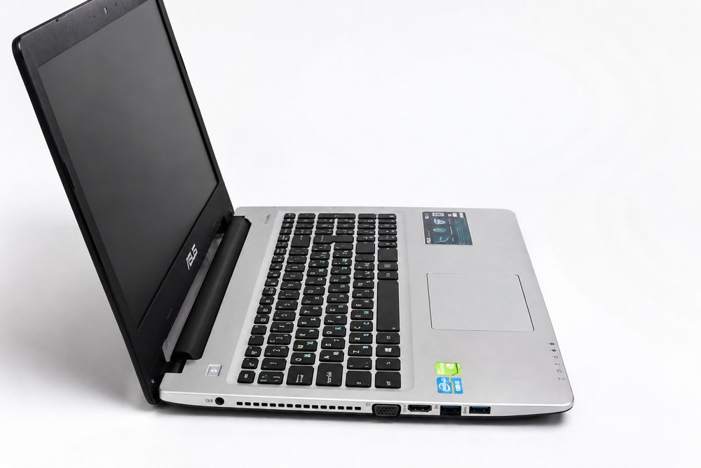 Игровой ноутбук Asus R505  (Core i5/8Gb/500GB/video 2Gb