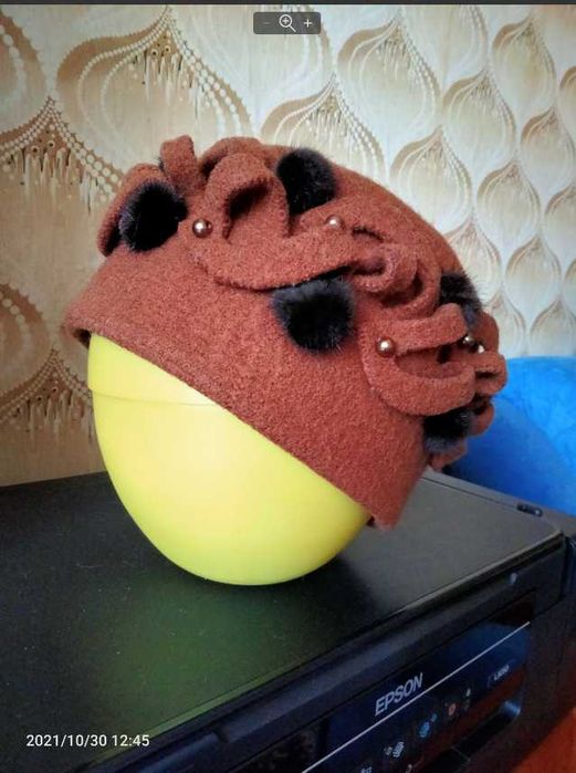 Шляпка фетровая  с декором из норки