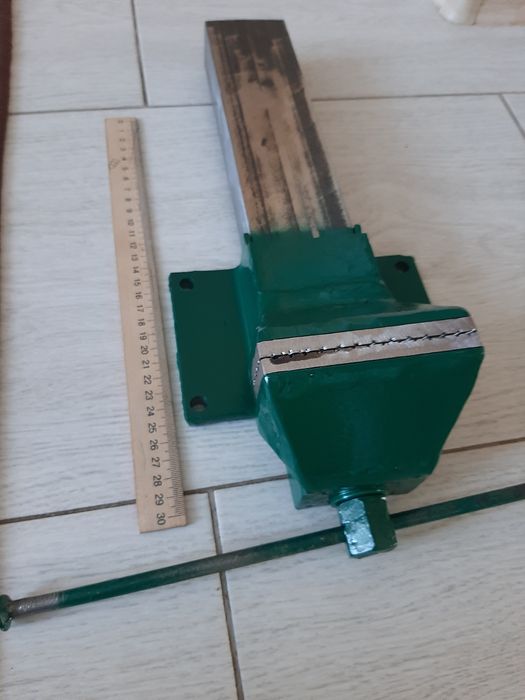 Лещата ( тіски саморобні)