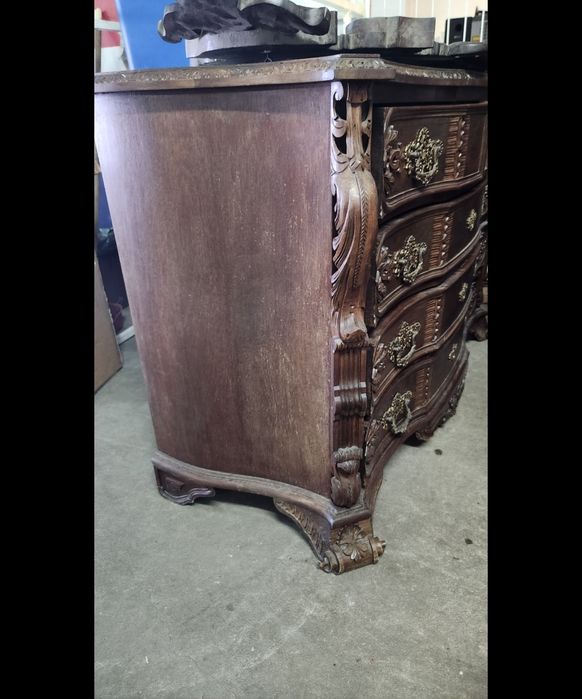 Comoda com Espelho Antiguidade em bom estado de conservação, pode ver