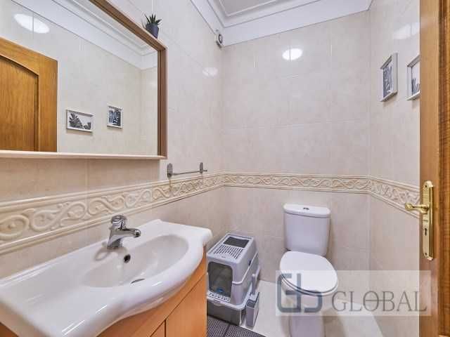 T3 Duplex com Suíte, Varanda e Parqueamento — Excelente Localização