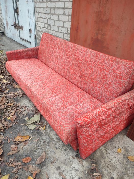 Диван розкладний, книжка.