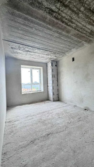 Готова до ремонту 2-кімнатна, біля міського озера