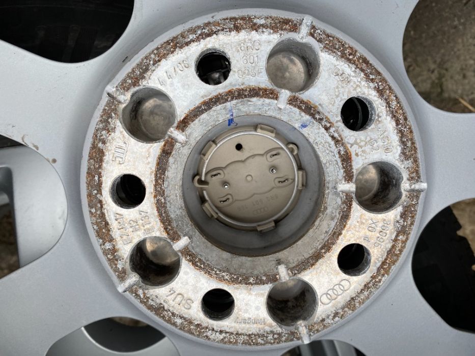Колеса  диски Титановые гума зима R17 235/65 ET 37 Audi Q5 8R0601025E