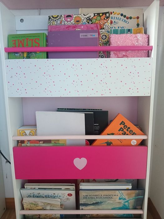 Estante livros menina