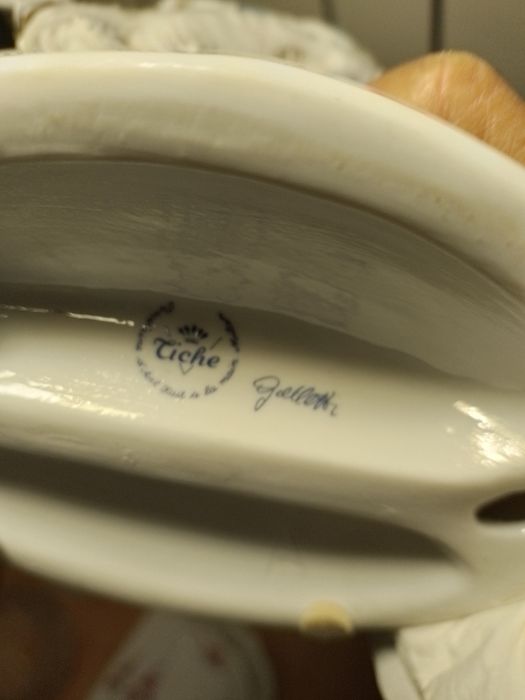 Estatueta em porcelana Tiche