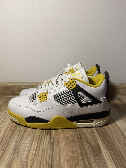 Air Jordan 4 Retro Red Cement