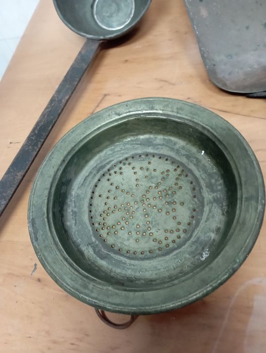 Antigos utensilios de cozinha em cobre