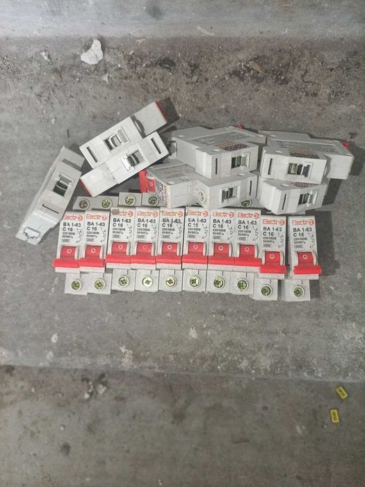 Автомати ElectrO одним лотом 19 шт (залишки монтажу, С16, 32А, 40А)