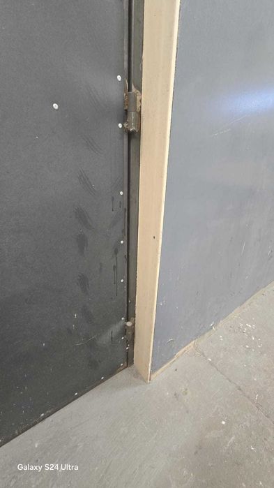 Ścianka stalowa / brama garażowa z drzwiami – ok. 4170x2470 mm