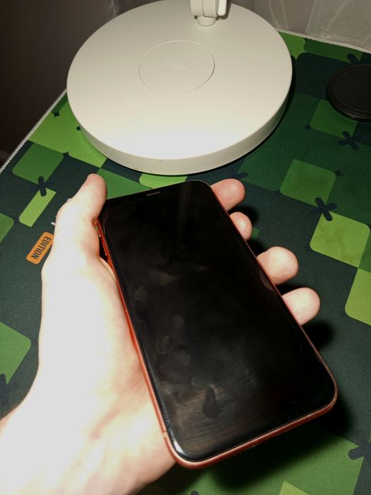 iPhone XR.  stan :BDB