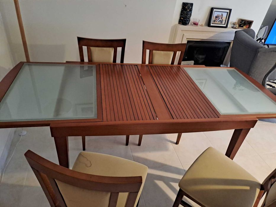 Mesa de sala extensível com 6 cadeiras