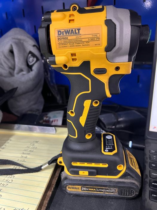 Aparafusadeira nova sem ou com a bateria 

80 sem bateria ou 
110 com