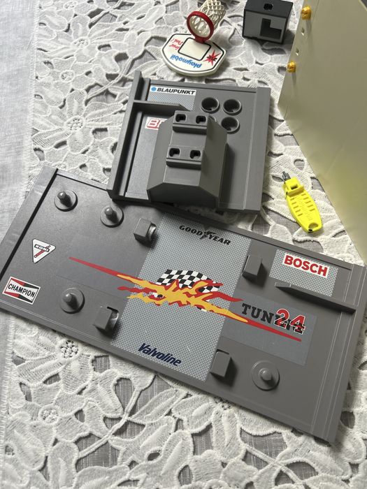 Garaż Playmobil ludzik