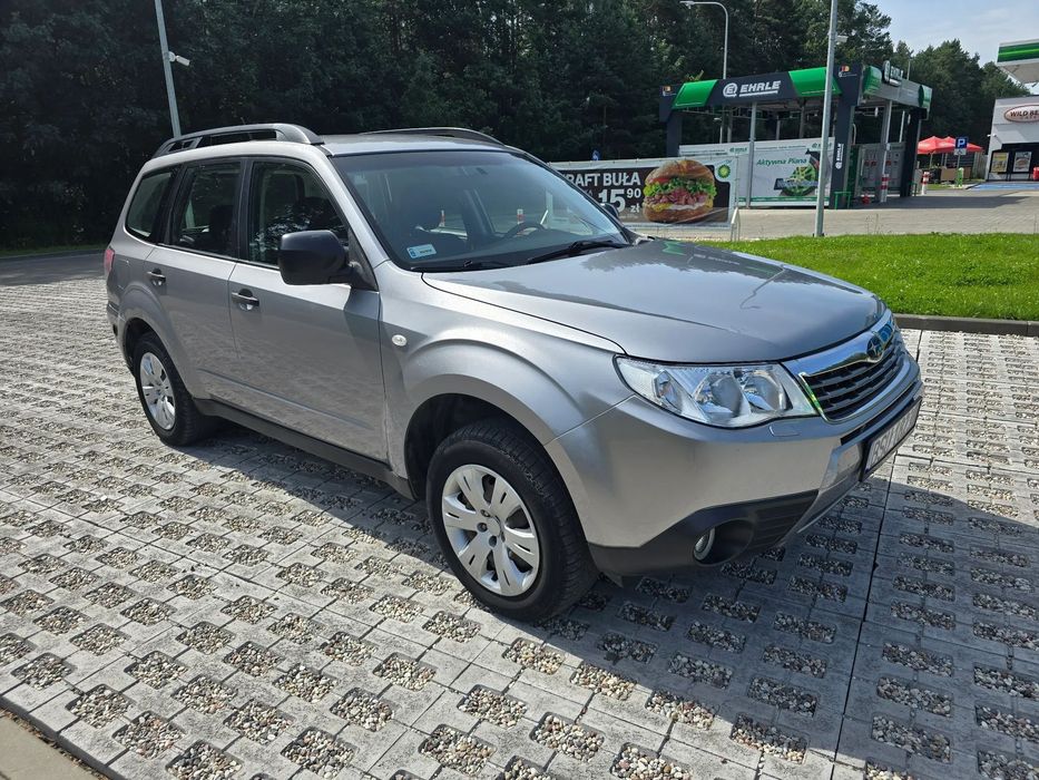 Subaru Forester stały 4x4 2.0 benzyna z gazem klimatyzacja stan b.dobry
