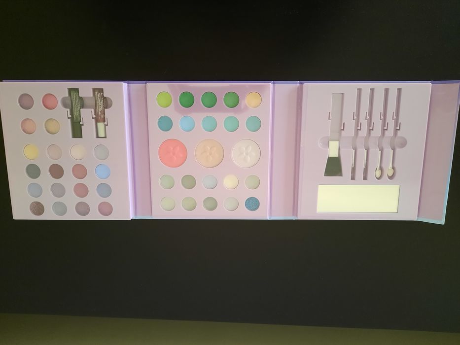 Caixa maquilhagem Claire's nova