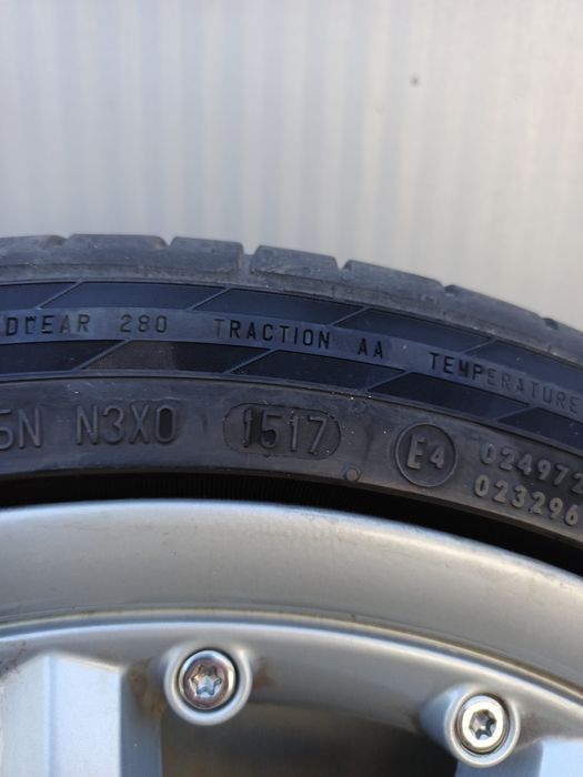 Sprzedam felgi 18"z oponami