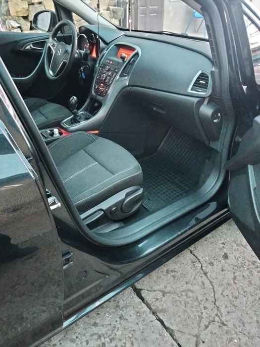 Продам Опель Astral j Sport Turer 1.7 cdti