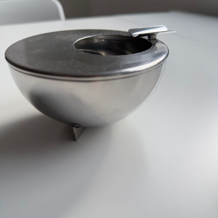 cinzeiro Bauhaus de Marianne Brandt 100 anos edição limitada de Alessi