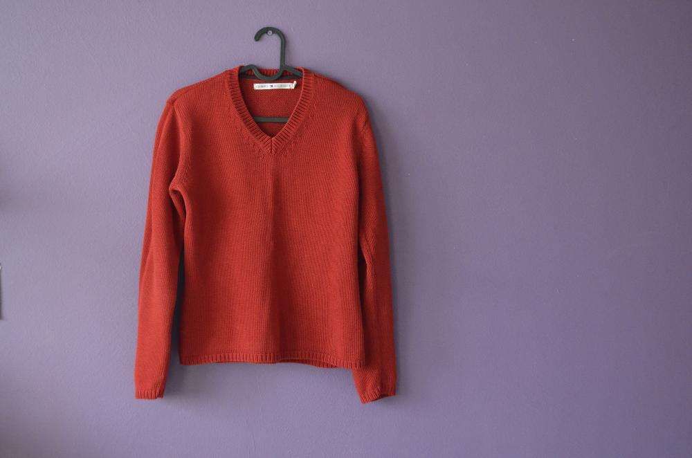 Tommy Hilfiger sweterek sweter dekold v czerwony 38 M