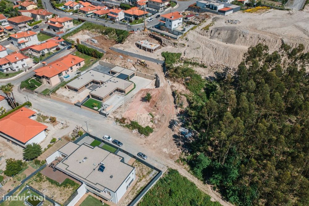 Terreno com Projeto Aprovado – Excelente Oportunidade !