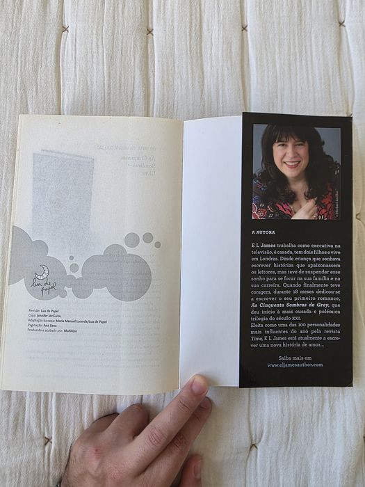Livro "As Cinquenta Sombras Mais Negras" de E. L. James (romance)