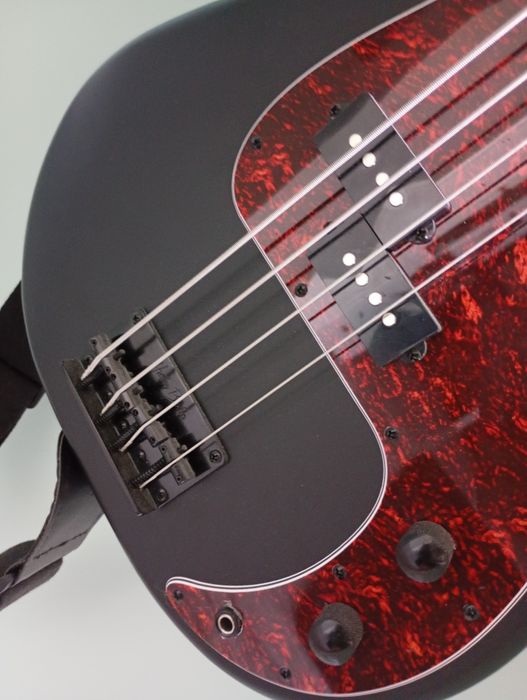 Gitara basowa i wzmacniacz