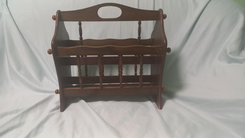 Вінтажна дерев,яна , розбірна газетниця. Німеччина .