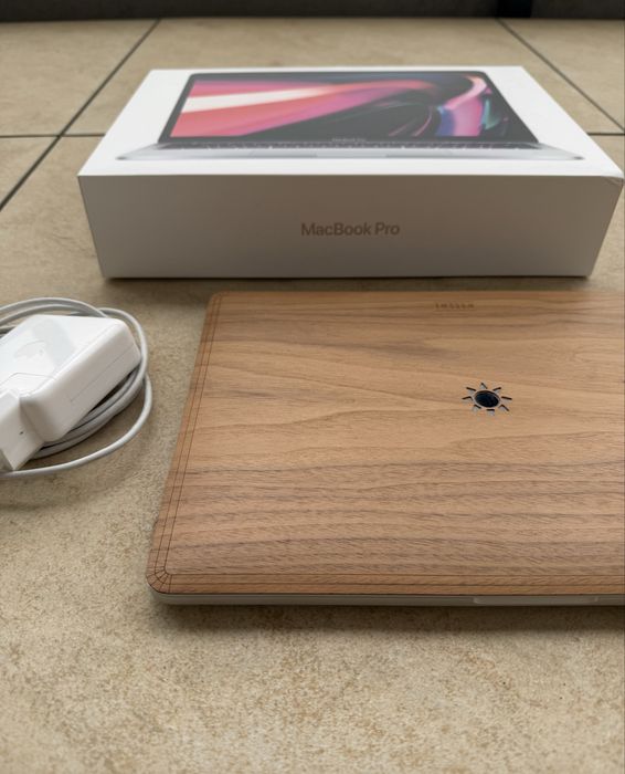 MacBook Pro 13" M1, 8GB RAM, 256GB SSD – Stan super, pełen komplet