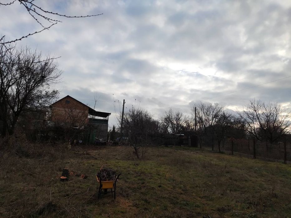 Продаю дачный участок  шесть  соток земли  за селом  ВЛАДИМИРОВСКОЕ