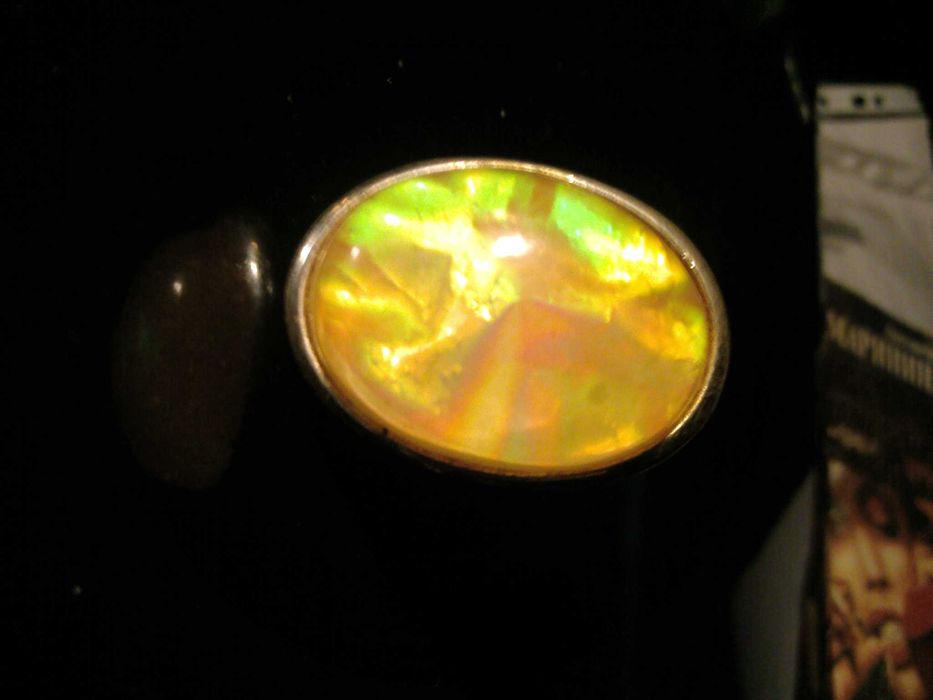 Перстень с искусств. опалом, б/размерн., юв. сплав, б/у, отл. сост.