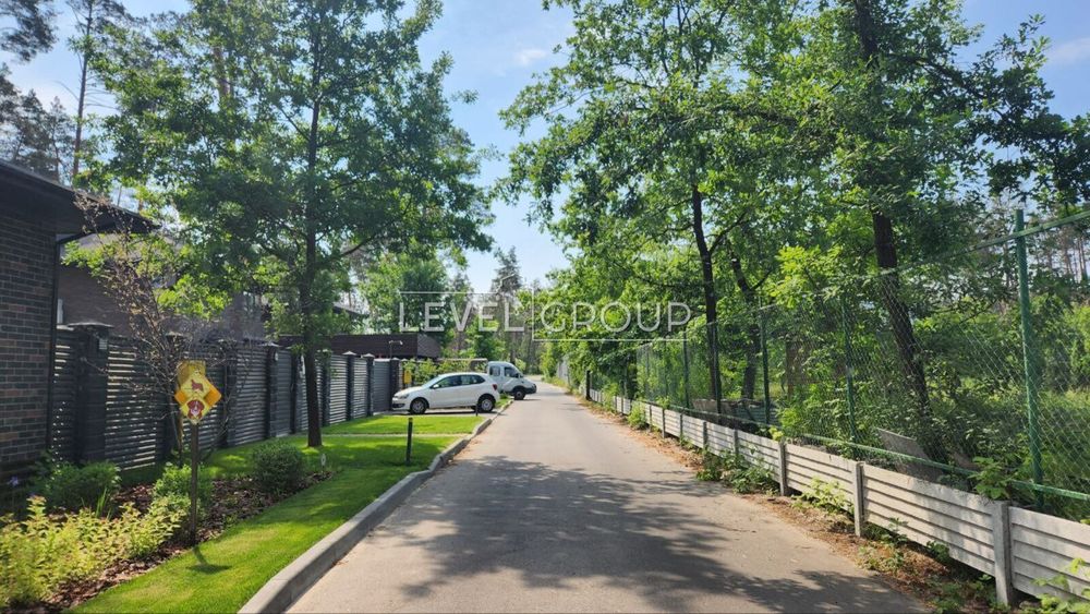 Будинок 250м. у котеджному містечку. Ліс! Козин! 10 соток!