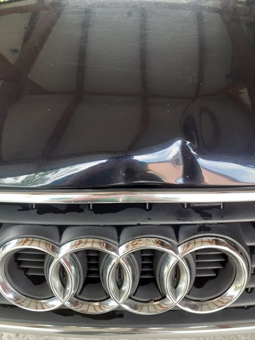 Капот Audi A6 2004 року.