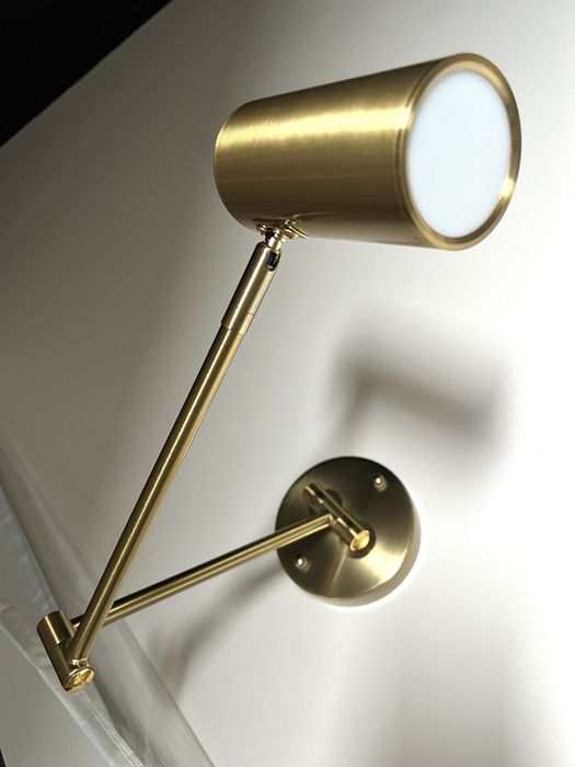Lampa ścienna w kolorze złotym, regulowane ramię, nowa