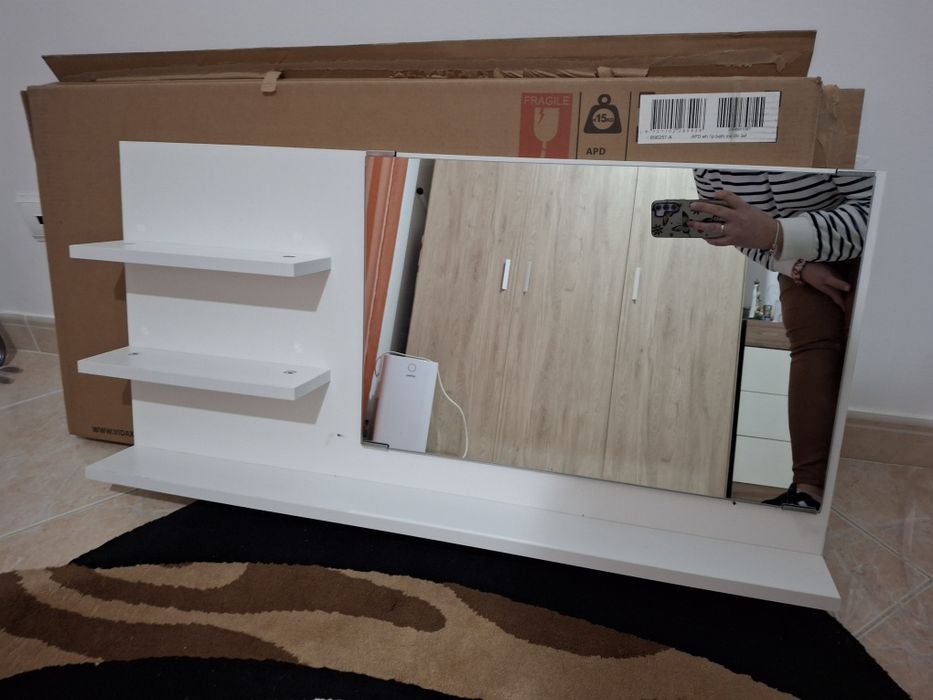 Espelho com prateleiras