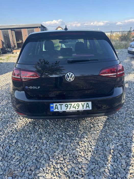 Продам хороший автомобіль е-Golf