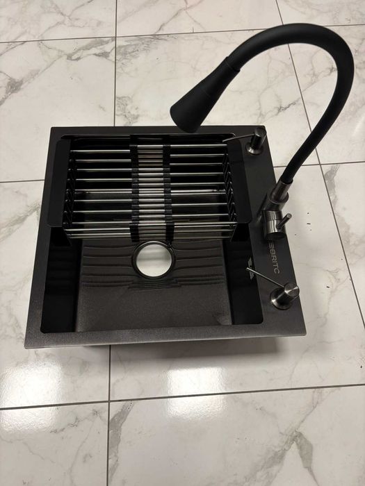 Мийка для кухні Britc 5050 PVD і гнучкий змішувач з нержавіючої сталі.