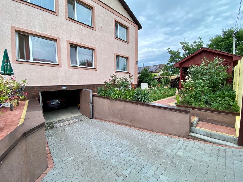 Продаж будинку в Борисполі, вул. Братуся — 322 м² на ділянці 6 соток