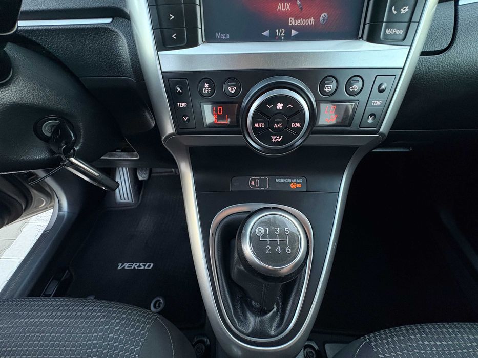 Toyota Verso 2014 року, 1.6 дизель 82 кВт, на гарній комплектації!
