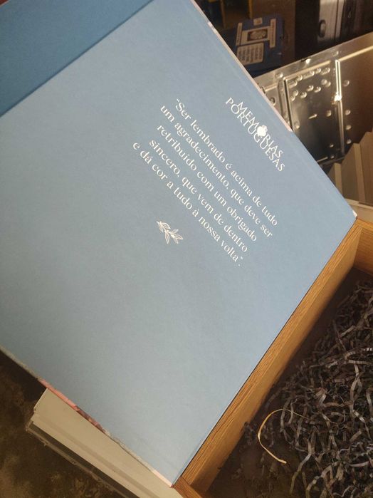 Caixa com esconderijo