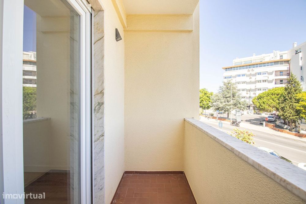 Apartamento T3+1 em Carnaxide