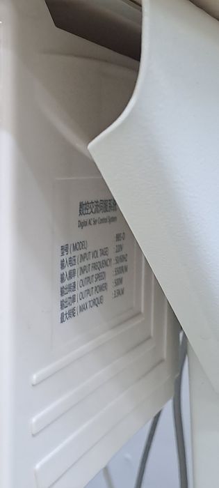Overlock przemysłowy KRAFT KF858D-01CBX356 4/5-nitkowy + stół i silnik Servo