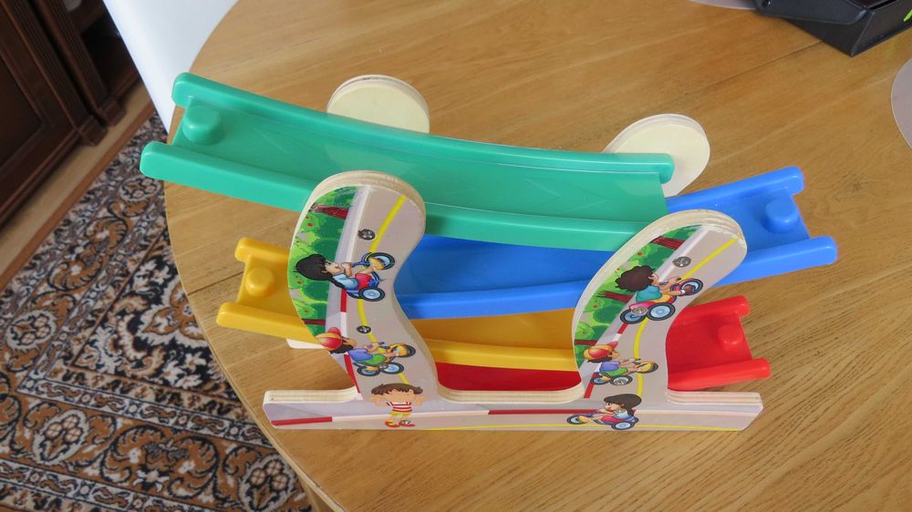 Zjeżdżalnia samochodowa, drewniana.