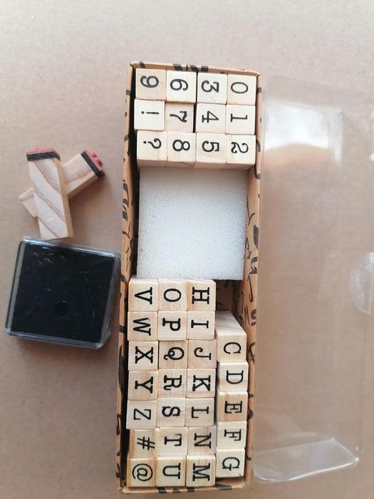 Набор штампов 40 шт. Латиница, цифры + чернильная губка.