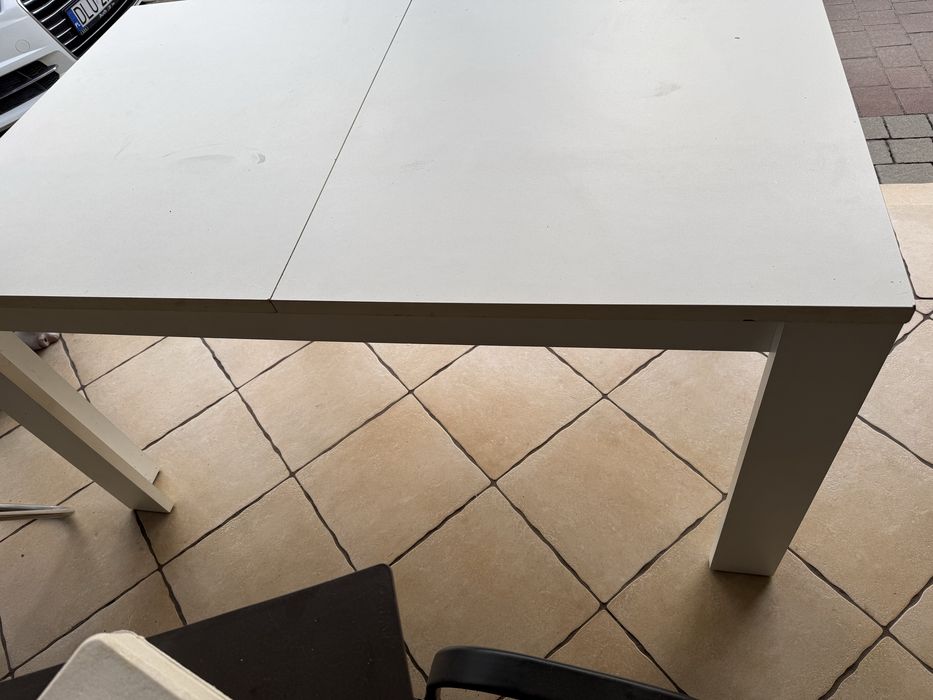 Stół kuchenny biały.