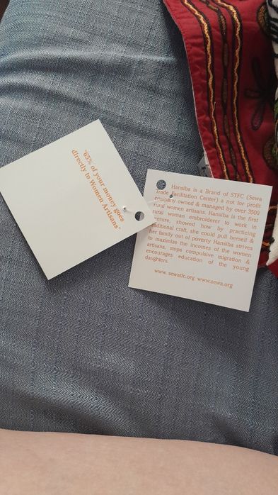 Pano indiano/ Toalha em linho bordado à mão-comp-  1,12m- larg 87cm