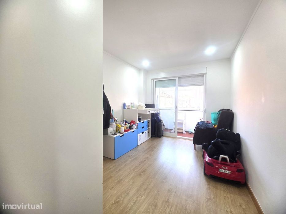 Fantástico Apartamento T2 no Centro da Amadora