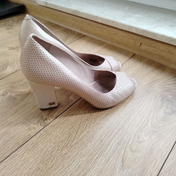 Buty na obcasie letnie