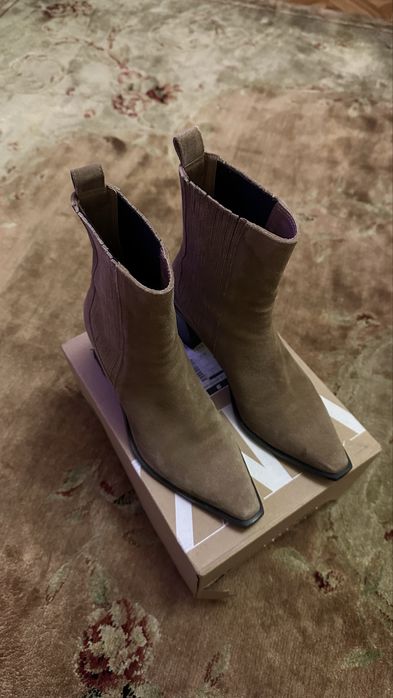 Чоботи на каблуку Zara