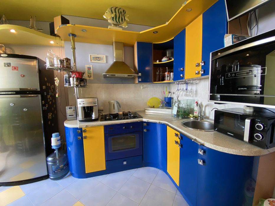 СРОЧНО 2 уровня 4 комн квартира с ремонтом Центр города.